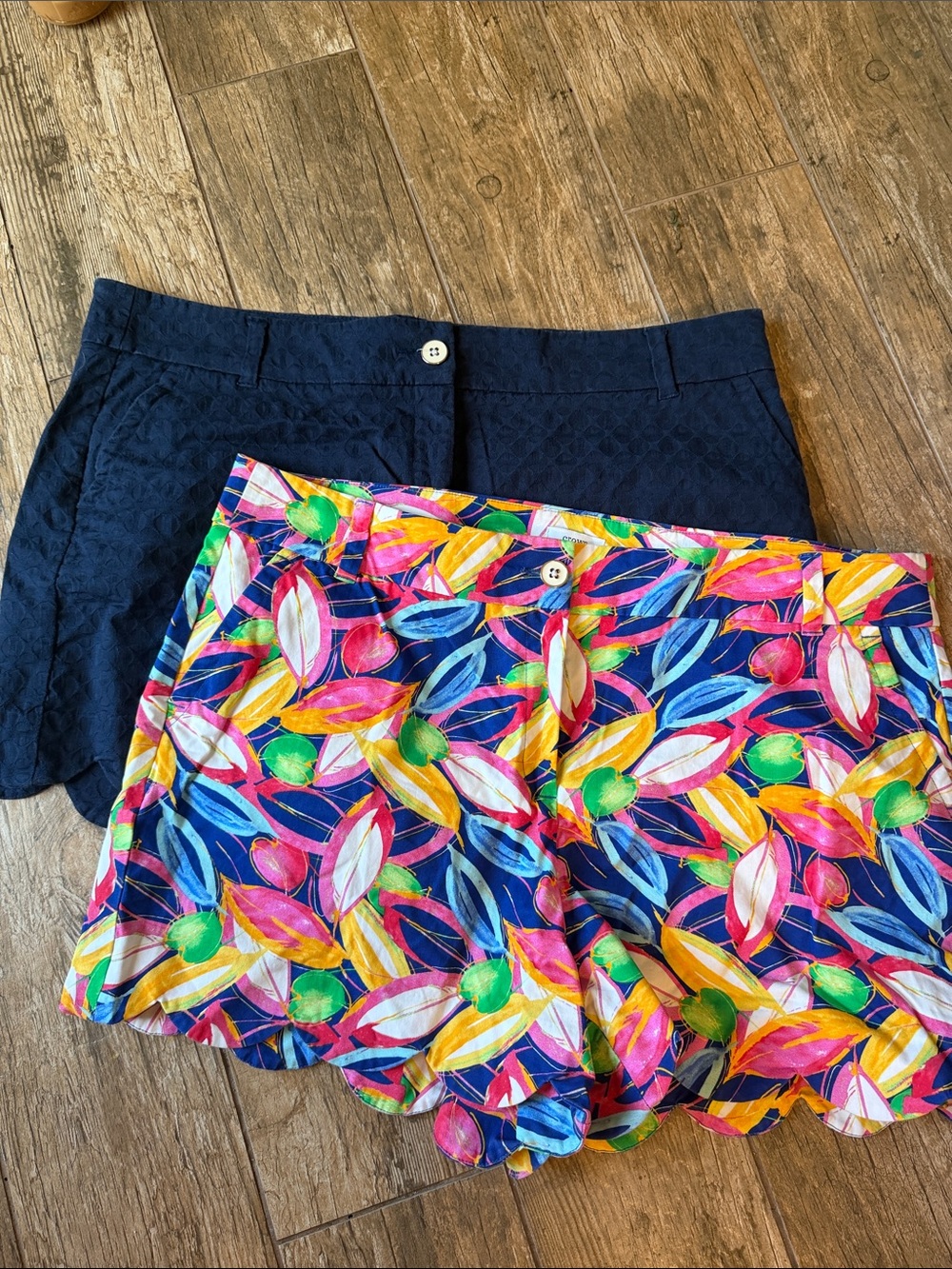Crown & Ivy shelby scalloped hem Floral navy blue bundle Shorts size 16